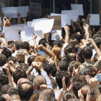 Crowd at the June 2013 Dogus power center protesting Dogus Media Group's false and misleading govenment-sided news